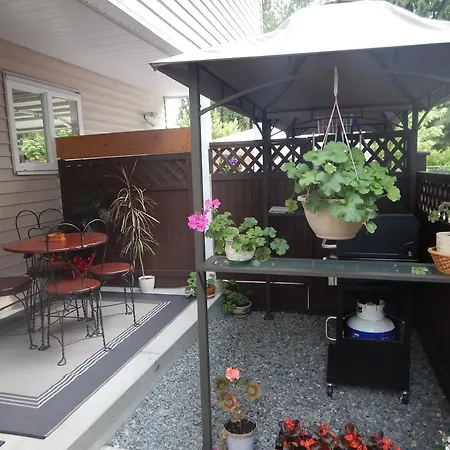 Clean And Quiet 2 Bdr 2 Bthr Private Entrance Entire Guests Suite Near Coquitlam Center Mall And Skytrain Exterior photo
