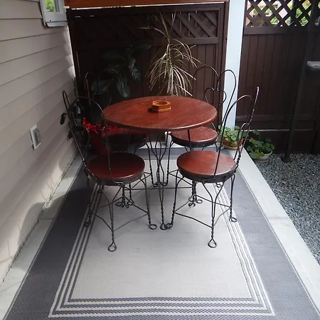 Clean And Quiet 2 Bdr 2 Bthr Private Entrance Entire Guests Suite Near Coquitlam Center Mall And Skytrain Exterior photo