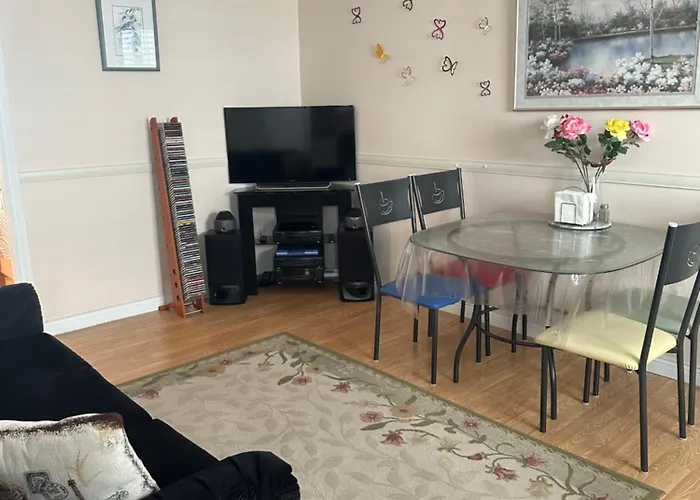 Clean Quiet Comfortable suite; Coquitlam Center